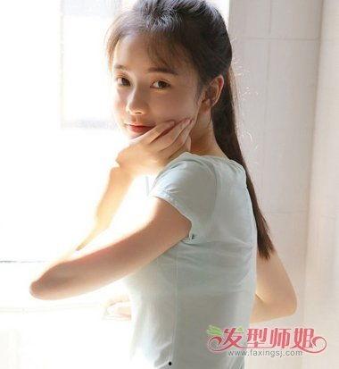 大学扎马尾辫生活照